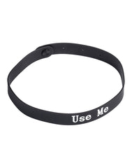 Rimba Latex Play - Halsband mit Aufschrift 'Use Me' - Schwarz & Weiß