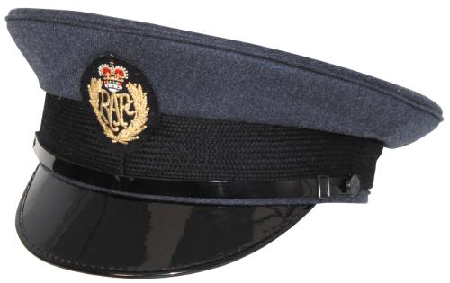 Brit. Schirmmütze, RAF, mit Abzeichen, neuwertig