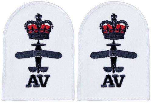 Brit. Stickabzeichen, weiß, "ROYAL NAVY, AV", neuw.