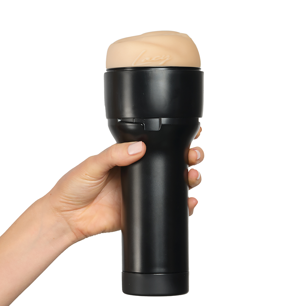 KIIROO – FeelStar Stroker – Lacy Lennon – Nackt