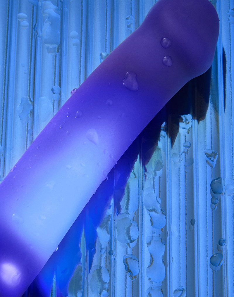 9: Strap-On-Me – Glow LED Dildo – Größe M – Lila
