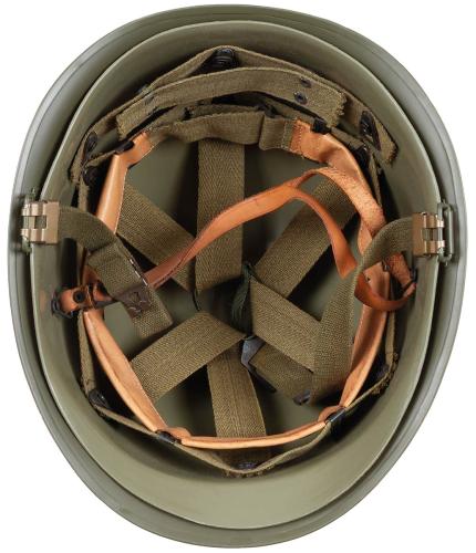 Belg. Helm "M51", oliv, mit Kunststoff-Innenhelm, neuw.