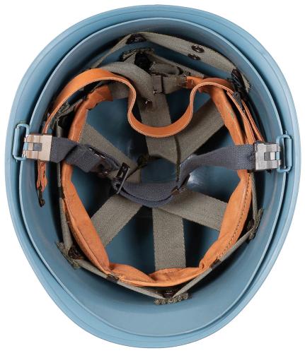Belg. Helm "M51", hellblau, m. Kunststoff-Innenhelm, gebr.