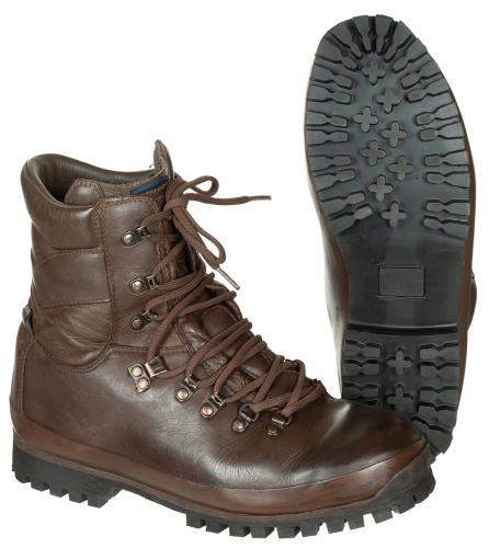 Brit. Kampfstiefel, ALT-BERG, braun, gebr., "SOHLE NEU"