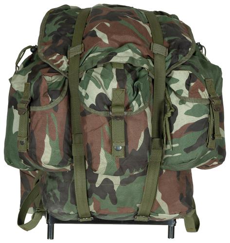 Türk. Rucksack, tarn, gebr., Metallgestell