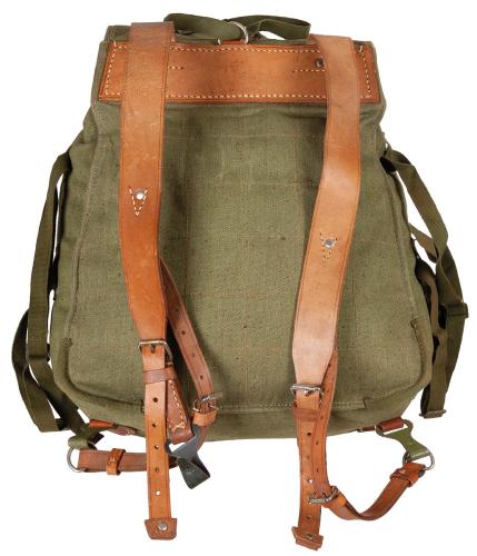 Rumän. Rucksack, oliv, neuw., mit Lagerspuren