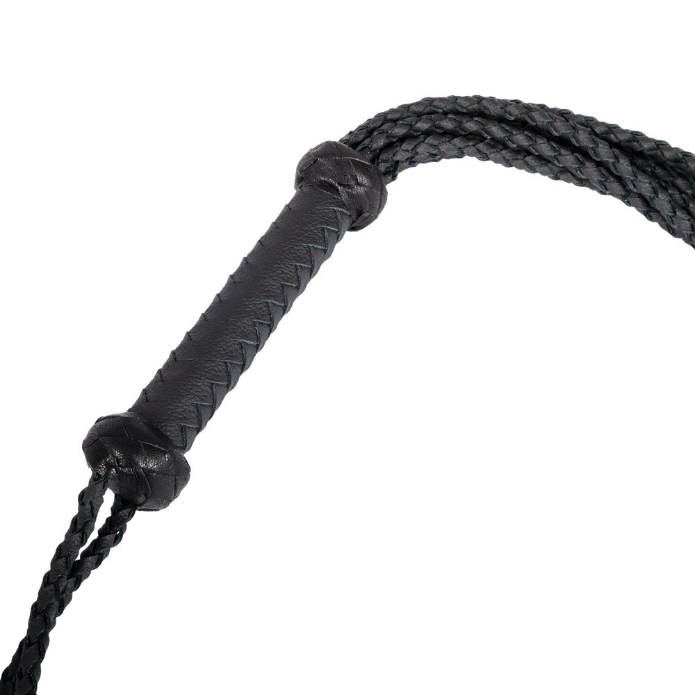 Rimba Bondage Play – Geflochtene Lederpeitsche mit Federn – Schwarz/Rot