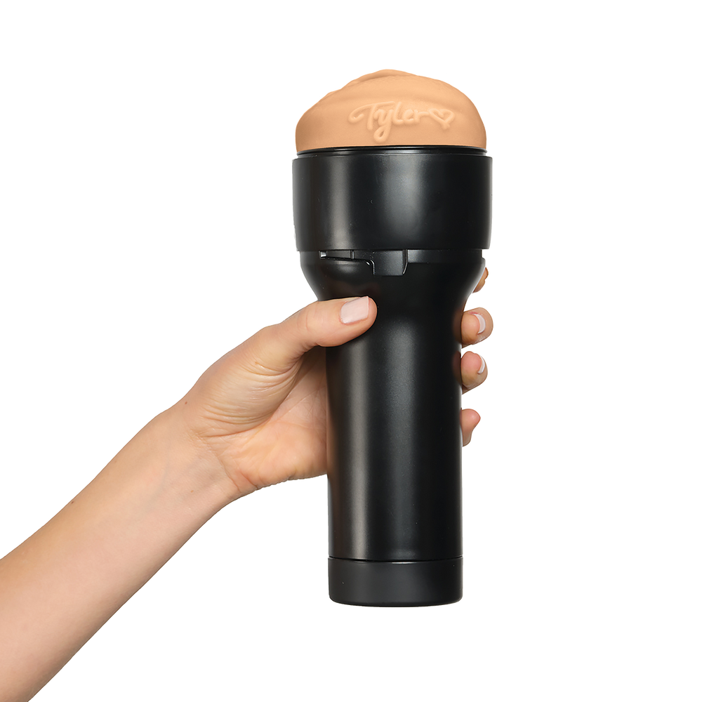 KIIROO - FeelStar Stroker - Tyler Wisby