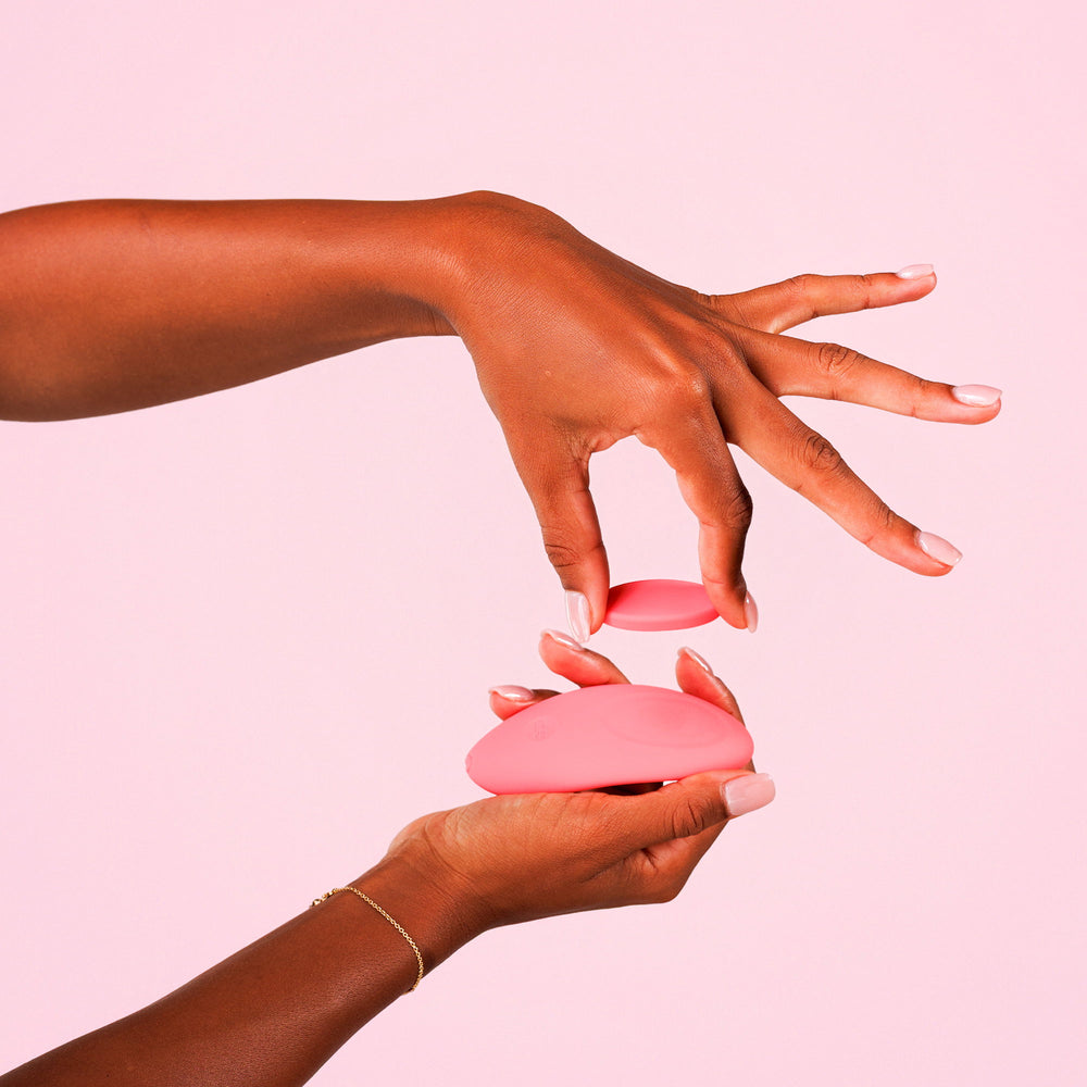 ILY – The Panty Vibe – Auflegevibrator mit Fernbedienung – Rosa