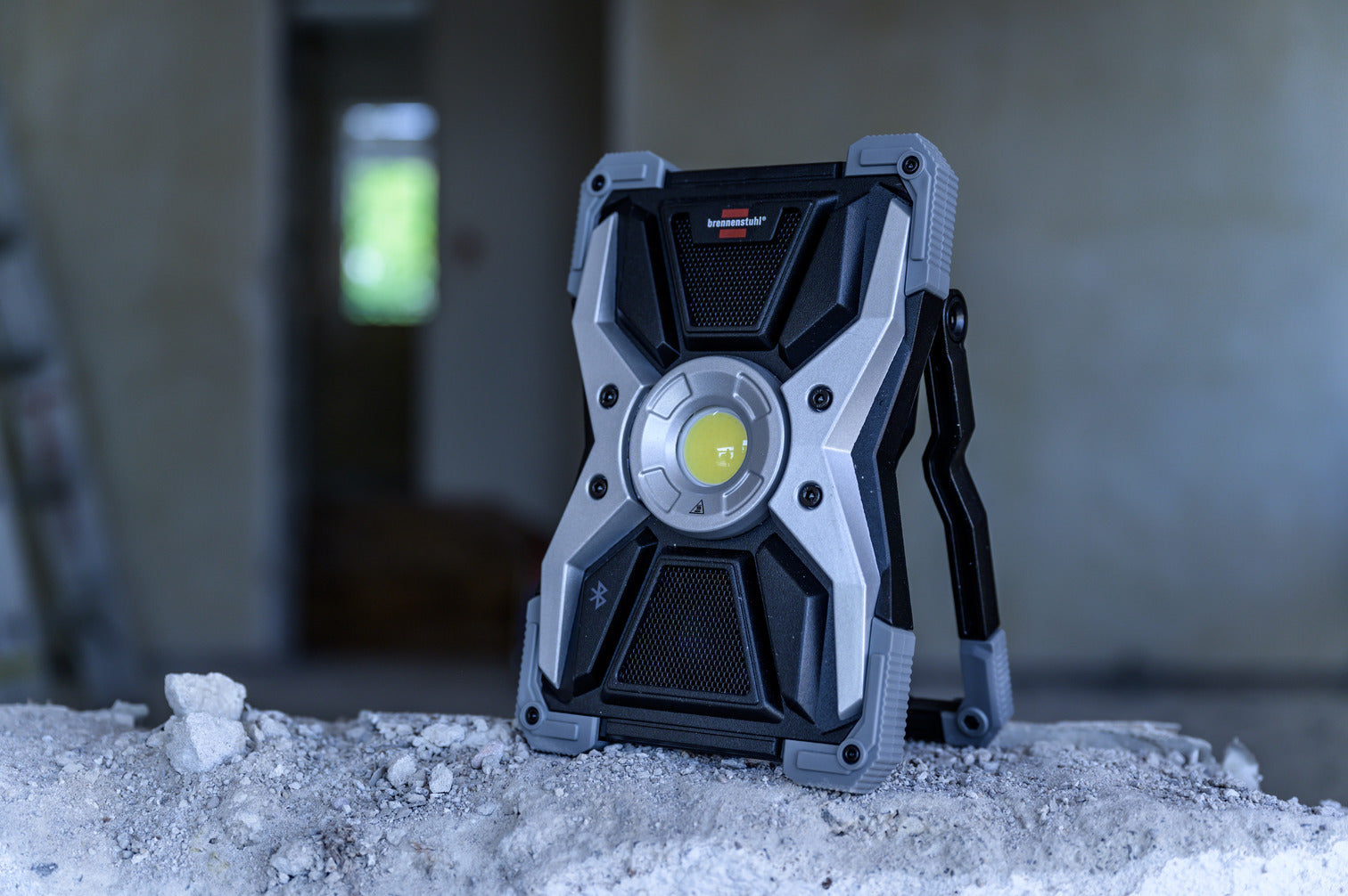 Akku LED Arbeitsstrahler RUFUS 3010 MA, 3000lm, IP65, mit Bluetooth Lautsprecher - Anwendungsbild
