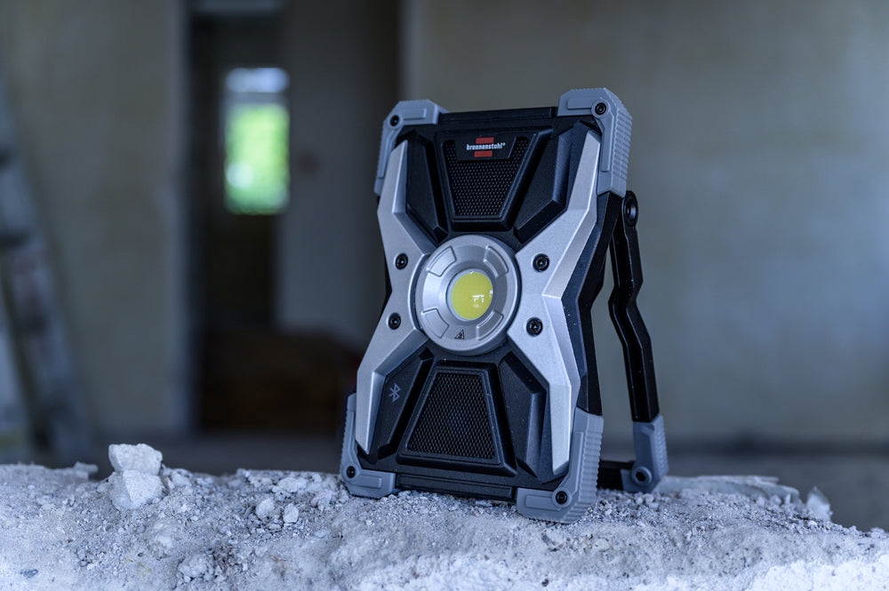 Akku LED Arbeitsstrahler RUFUS 3010 MA, 3000lm, IP65, mit Bluetooth Lautsprecher - Anwendungsbild