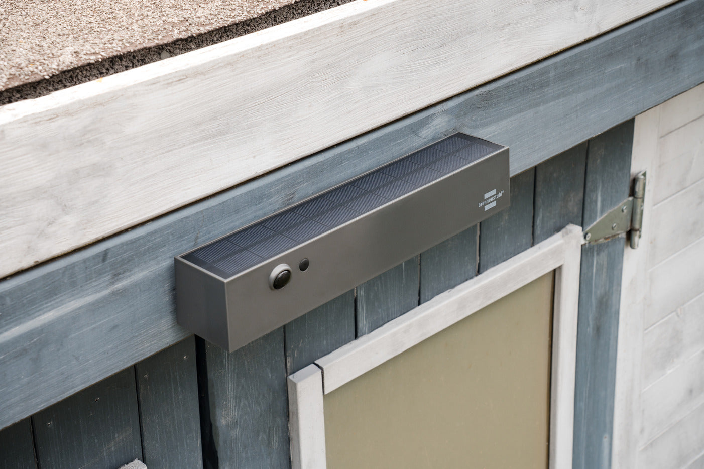 Solar LED Strahler mit Infrarot-Bewegungsmelder SOL 1000 Cubus, 1000lm, IP54 - Anwendungsbild