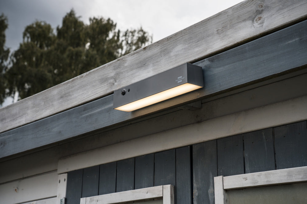 Solar LED Strahler mit Infrarot-Bewegungsmelder SOL 1000 Cubus, 1000lm, IP54 - Anwendungsbild
