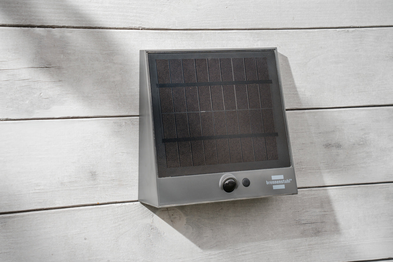 Solar LED Strahler mit Infrarot-Bewegungsmelder SOL 1000 Plana, 1000lm, IP54 - Anwendungsbild