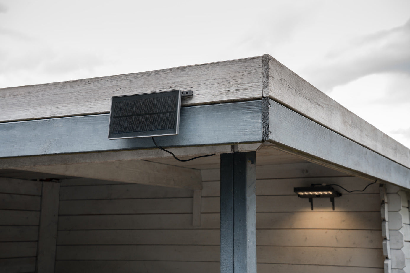 Solar LED Strahler SOL 1000 Pad mit Bewegungsmelder, 1000lm, IP65 - Anwendungsbild