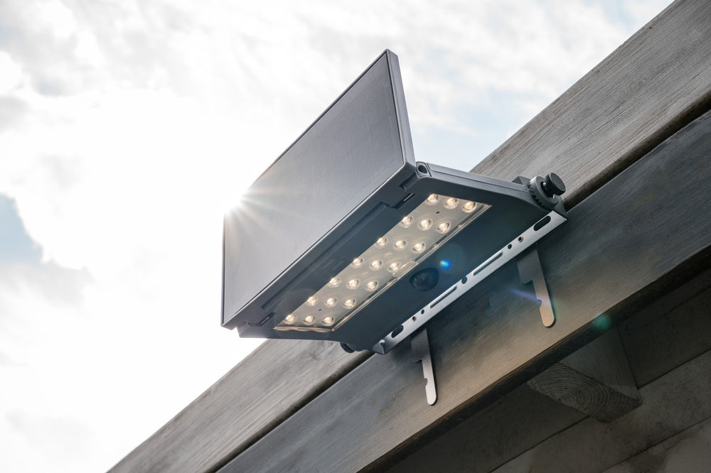Solar LED Strahler SOL 1000 Pad mit Bewegungsmelder, 1000lm, IP65 - Anwendungsbild