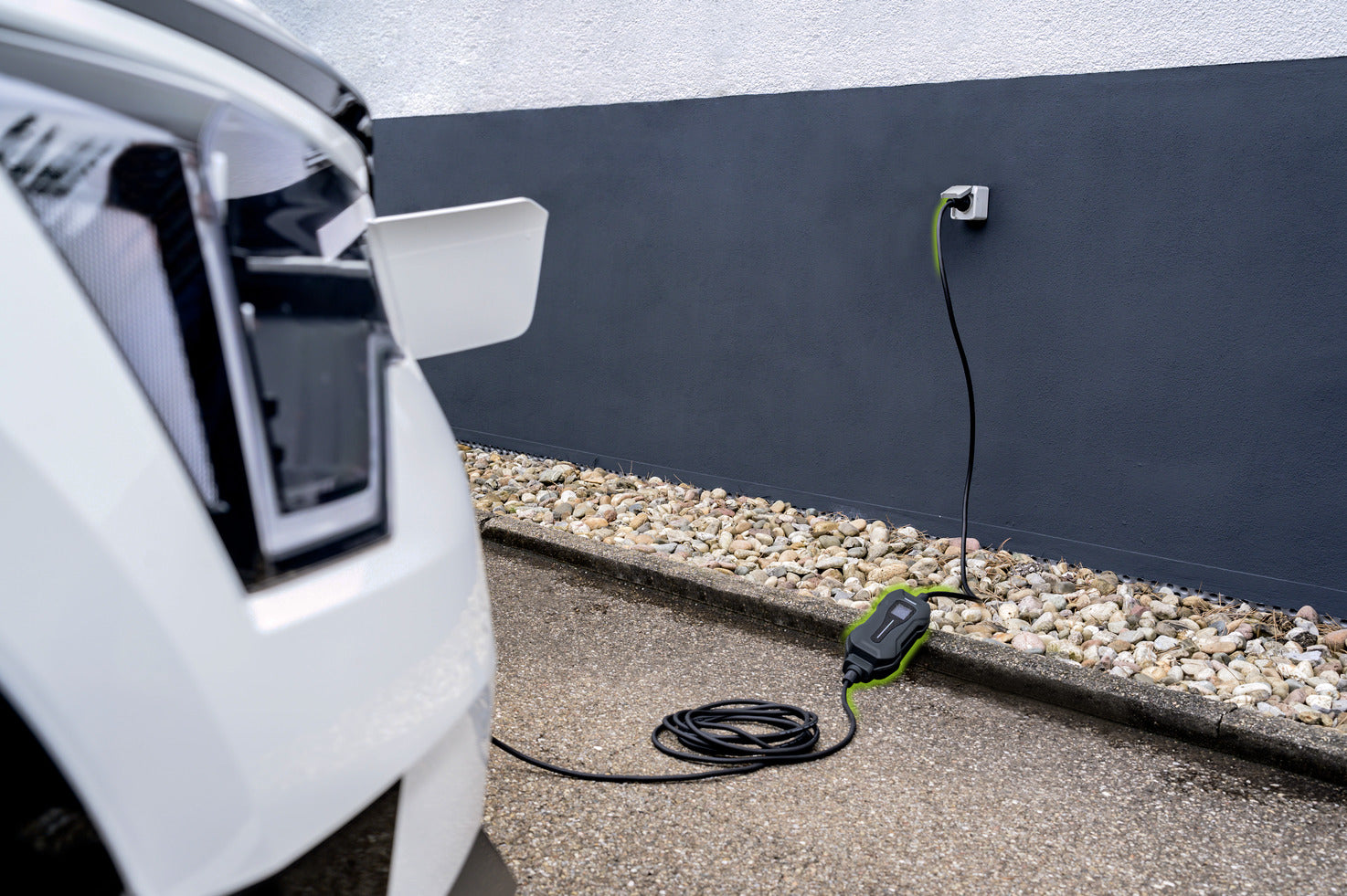 Tragbares EV Ladegerät Typ 2 Schutzkontakt 2,3KW mit 8m Kabel - Anwendungsbild