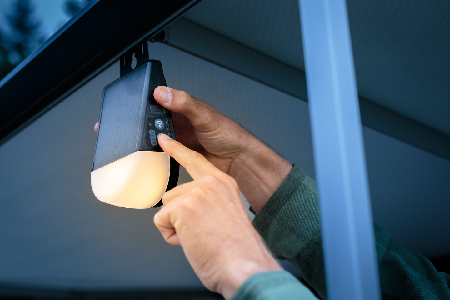 Akku Solar LED Outdoor Lampe KL 300 AS mit Bewegungsmelder, IP54, 250 lm - Anwendungsbild