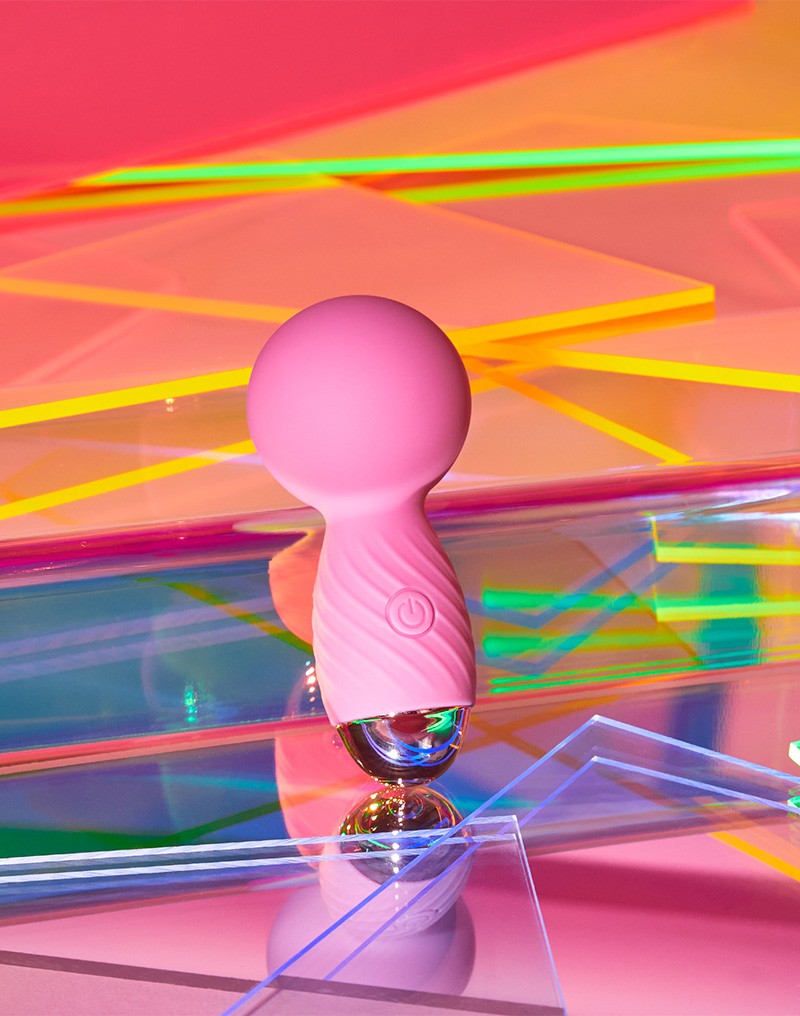 8: Love to Love - Itsy Bitsy - Mini Wand Vibrator - Pink