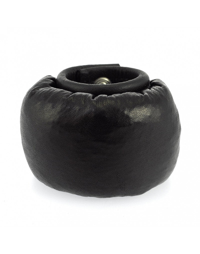 7: Rimba - Lederen Hodensackstretcher. Gewicht 650 Gram.