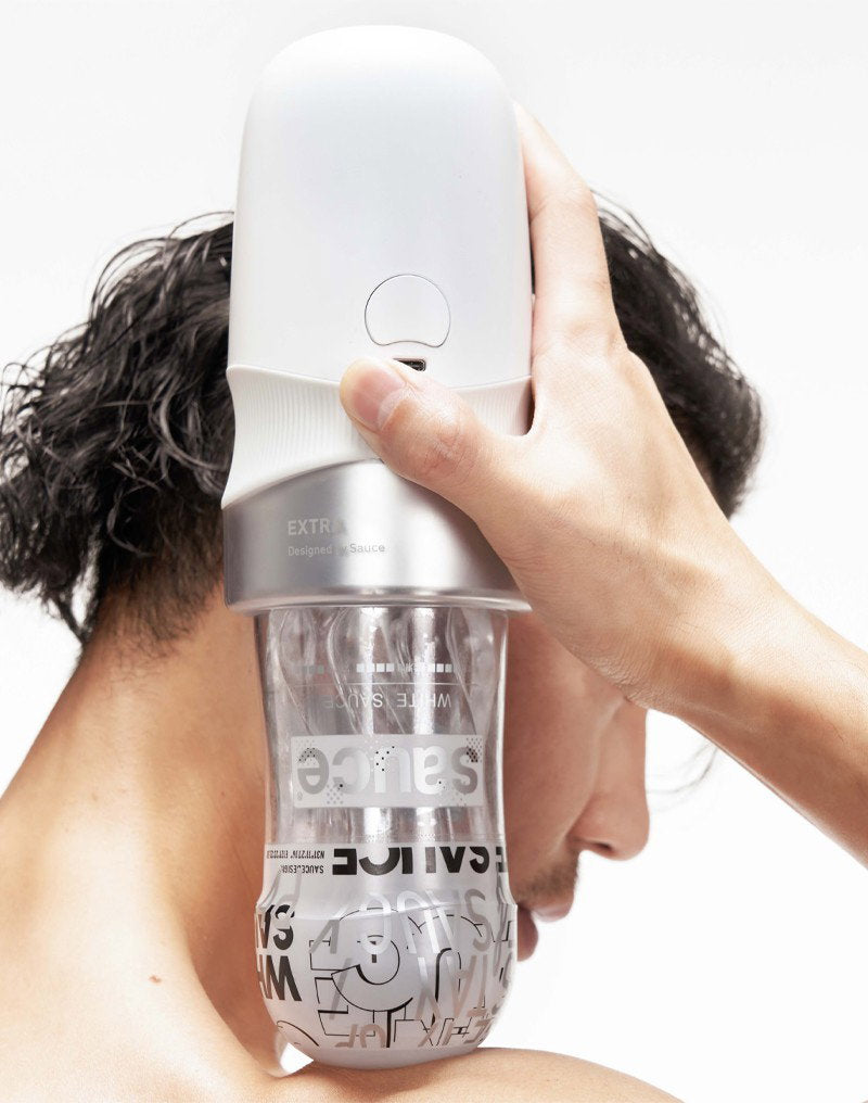8: Sauce - Extra Sauce - Elektronischer Masturbator mit weißem Saucenbecher - Weiß