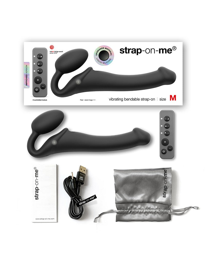 Strap-On-Me – Biegsamer Strap-On-Vibrator mit Fernbedienung, Größe M – Schwarz