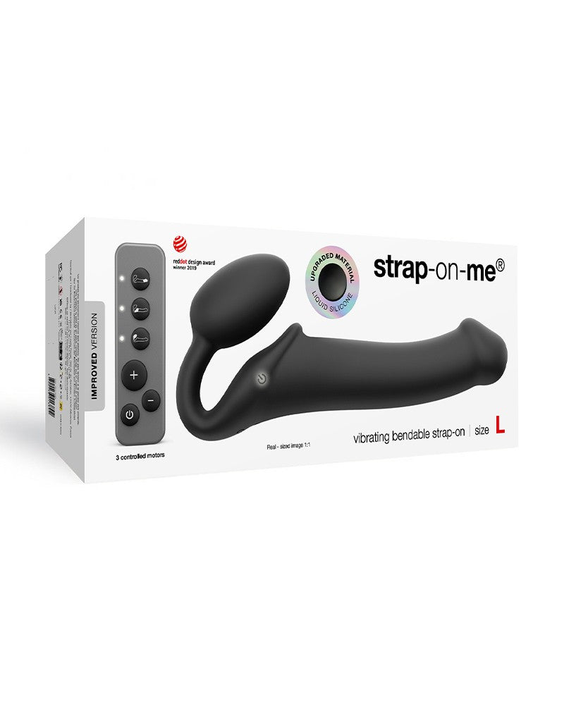 Strap-On-Me – Biegsamer Strap-On-Vibrator mit Fernbedienung, Größe L – Schwarz